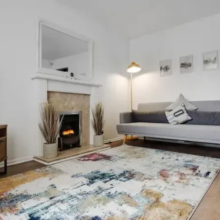 Villa Newly Renovated House Near Trafford Centre Manchester Esterno foto