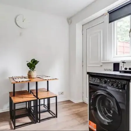 Villa Newly Renovated House Near Trafford Centre Manchester Esterno foto