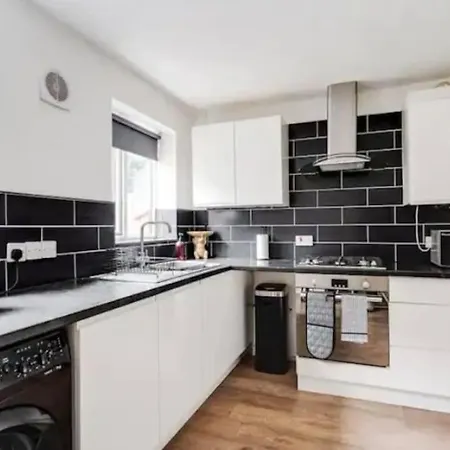 Villa Newly Renovated House Near Trafford Centre Manchester Esterno foto