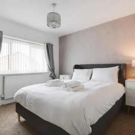 Villa Newly Renovated House Near Trafford Centre Manchester Esterno foto