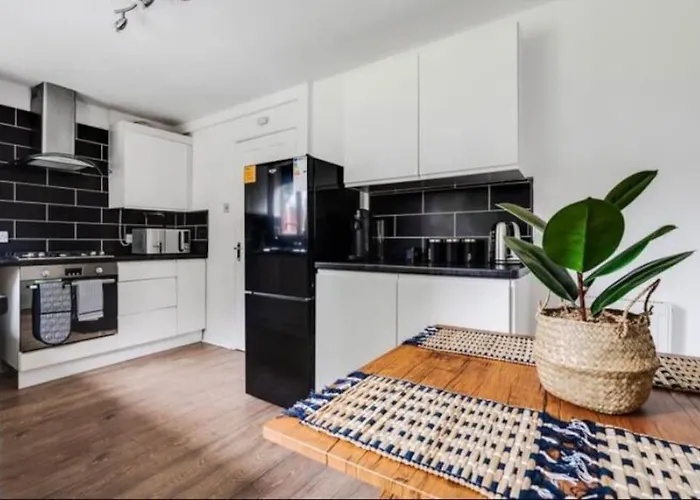Newly Renovated House Near Trafford Centre