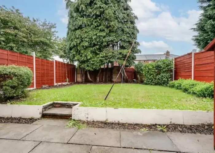 Newly Renovated House Near Trafford Centre