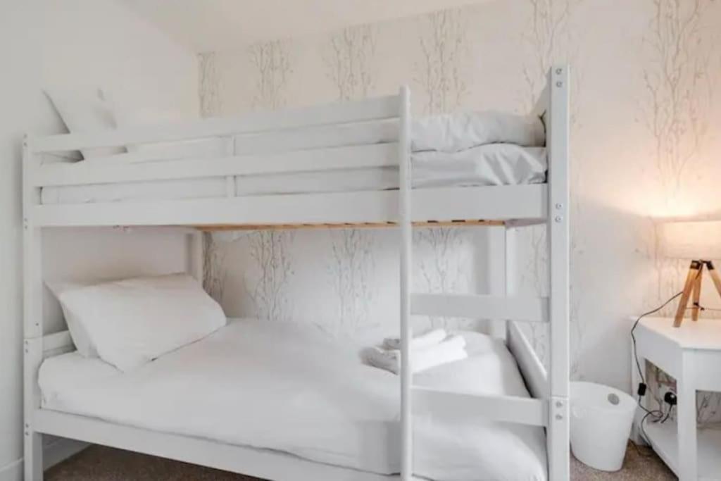 Casa vacanze Newly Renovated House Near Trafford Centre
