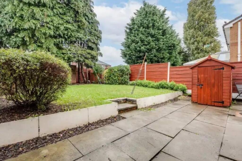Newly Renovated House Near Trafford Centre Casa vacanze Manchester