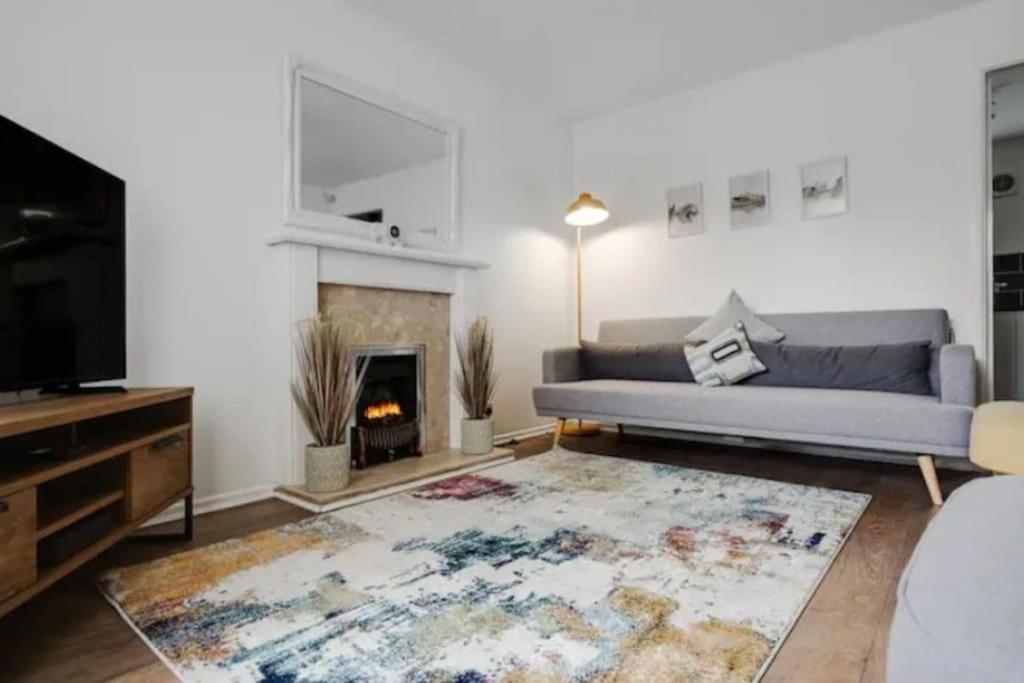 Casa vacanze Newly Renovated House Near Trafford Centre *