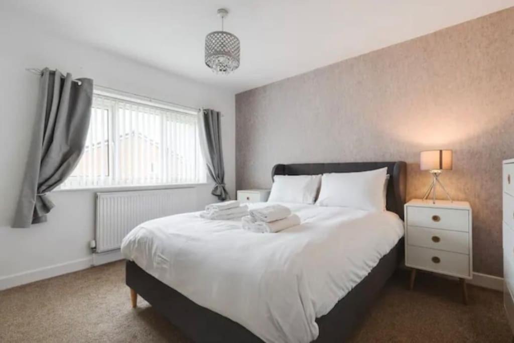 Newly Renovated House Near Trafford Centre Casa vacanze Manchester